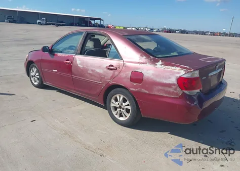 2005 Toyota Camry Le z USA, uszkodzony, nr VIN 4T1BE32K75U013544
